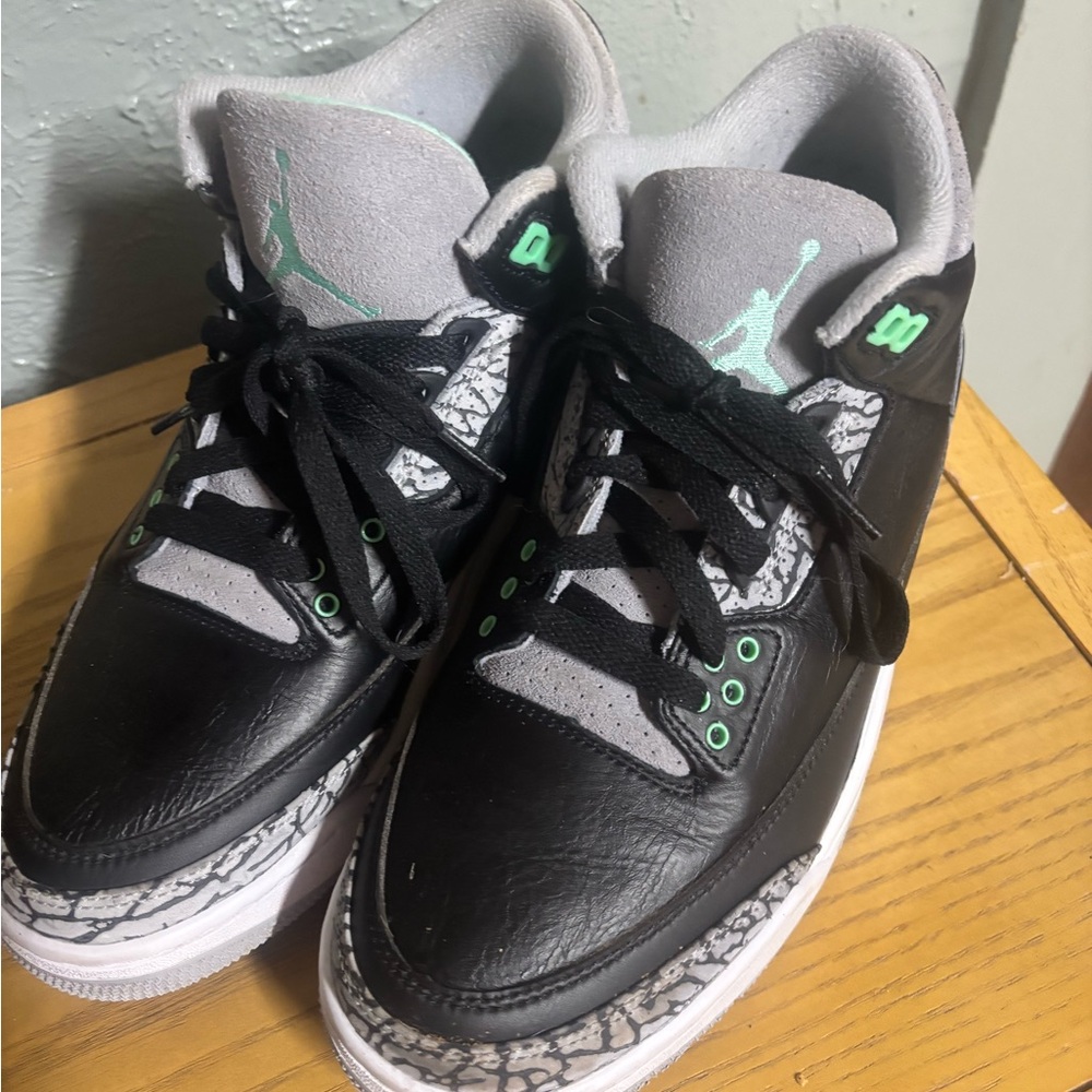 Nike Black and Gray Athletic Shoes with Distinctive Detailing